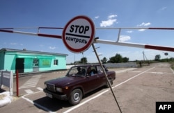 Ukraine -- A car crosses the Ukrainian-Russian border at the Ukrainian check-point of Severniy, in the Luhansk region, June 6, 2014
