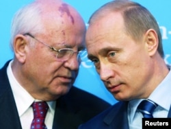 Михайло Горбачов і Володимир Путін, грудень 2004 року