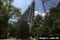 Колішняя станцыя раньняга выяўленьня ракетных пускаў з тэрыторыі ЗША іржавее ў чарнобыльскай зоне