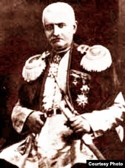 Mirzə Fətətli Axundov.