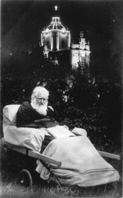 Митрополит Андрей Шептицький важко хворів з 1929 року, з 1935 року його переносили