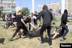 Напад радикалів на міліціонера під час «Маршу рівності»