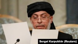 په قطر کې له امریکايي چارواکو سره د طالبانو د مرکچي پلاوي مشر شېر محمد عباس ستانکزی