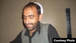 عزت الله شاعر که توسط طالبان زندانی شده است