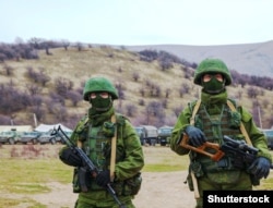 Окупація українського Криму. Російські військові у селі Перевальне, 4 березня 2014 року
