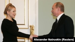 Тодішні прем'єр-міністри України і Росії, ЮліяТимошенко та Володимир Путін. Москва, 17 січня 2009 року
