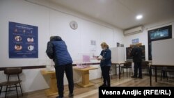 Glasanje na opštim izborima u Srbiji 21. juna