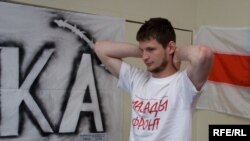 Яўген Скрабец падчас галадоўкі салідарнасьці зь Мікалаем Аўтуховічам, 2009 год.