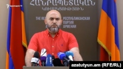 ՀՀԿ փոխնախագահ Արմեն Աշոտյանը կուսակցության գրասենյակում, արխիվ