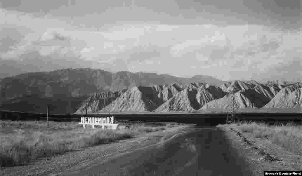 ალიმჯან ჯორობაევი (ყირგიზეთი, დაბ. 1962 წელს). "კომუნიზმის მირაჟები, 1".