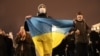 Акція проти війни Росії в Україні. Гостинний двір, Санкт-Петербург. Росія, вечір 24 лютого 2022 року