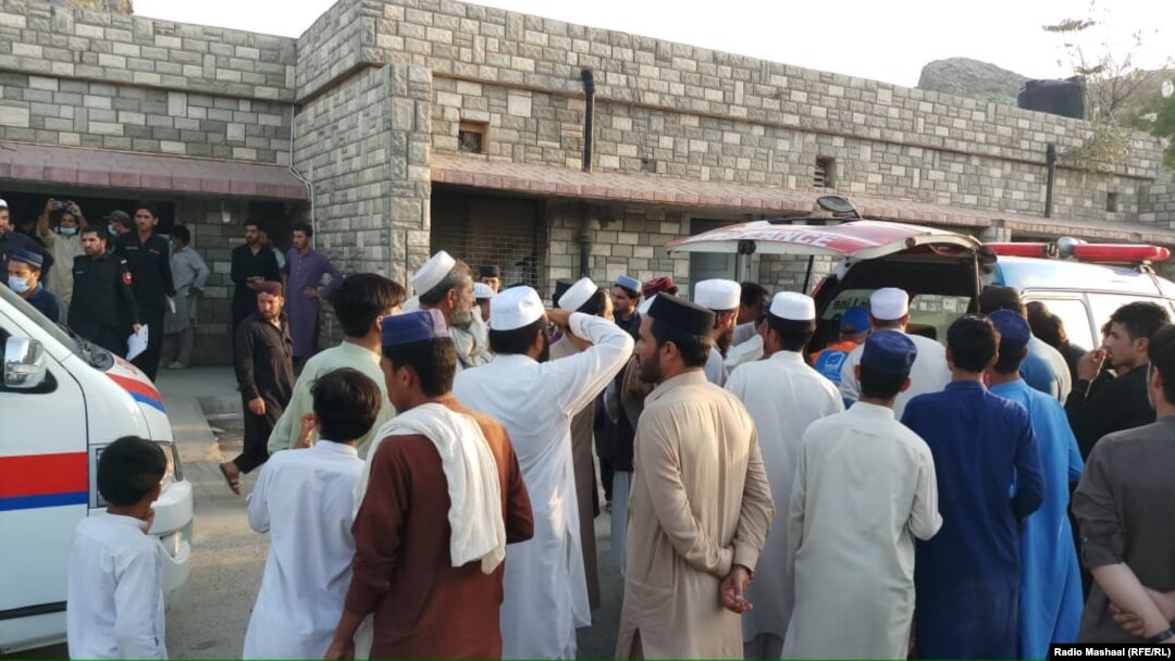 تر چاودنې وروسته ځايي خلک د مرستې لپاره راغونډ شوي دي