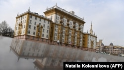 У посольстві США в Москві застерегели своїх громадян: уникайте скупчень людей