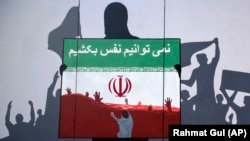 افغانها هموواره از برخورد نا مناسب نیروهای امنیتی و مقامات ایرانی شکایت داشته اند و بحران کنونی به مشکلات آنان افزوده است