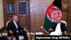خلیلزاد په کابل کې ولسمشر غني ته د موافقې مسوده ښوولې