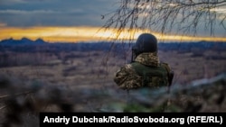 Уночі 15 грудня бойовики відкривали вогонь із підствольного гранатомета поблизу Авдіївки, українські військові вогонь у відповідь не вели