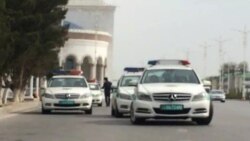 Ýol polisiýasy ýaşyl döwlet belgili awtoulaglary awlaýar