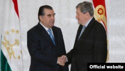 Tajik President Emomali Rahmon welcomes Richard Holbrooke to Dushanbe.
