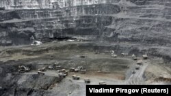 Добыча золота на руднике Кумтор. Архивное фото.